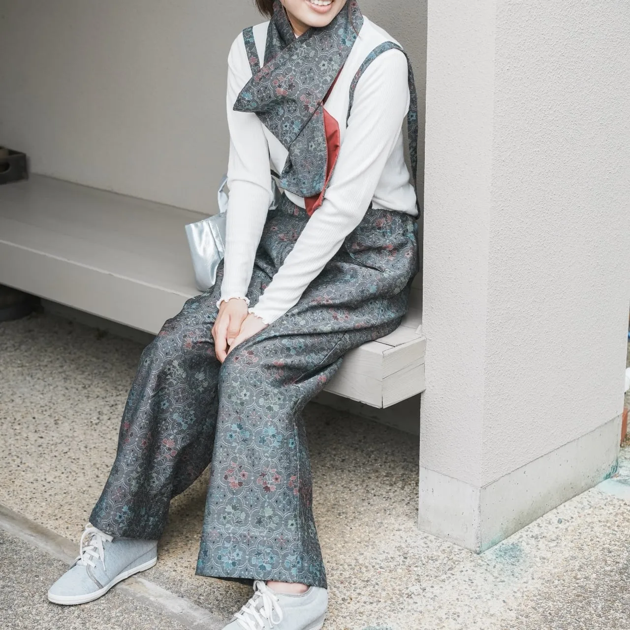 着物からサスペンダー付きパンツ