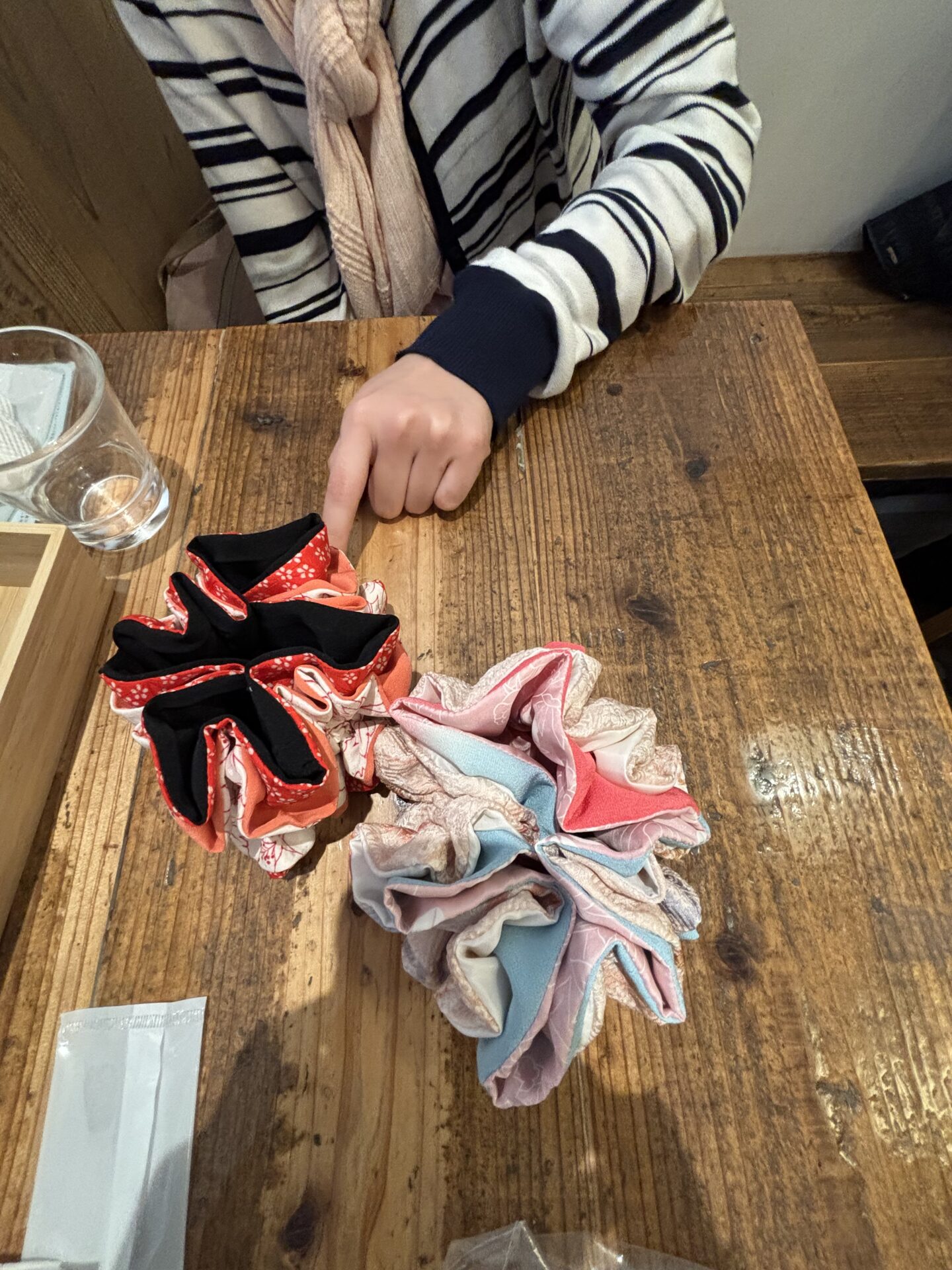 3人に聞いてみた。本当に人気のシュシュって??